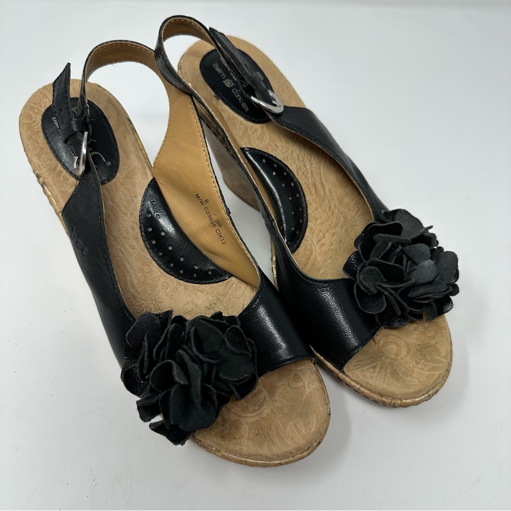 BOC Sandals Women's Size 8
Black Slingback Open Toed Wedge Sandals 3-D Flowers